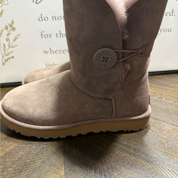 UGG Women's Brown Suede Winter Boots SZ 8- Box11 - Picture 4 of 7